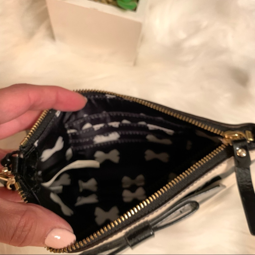 ♠️Kate Spade Striped Patent Leather Bow Wristlet NWOT - Picture 2 of 5